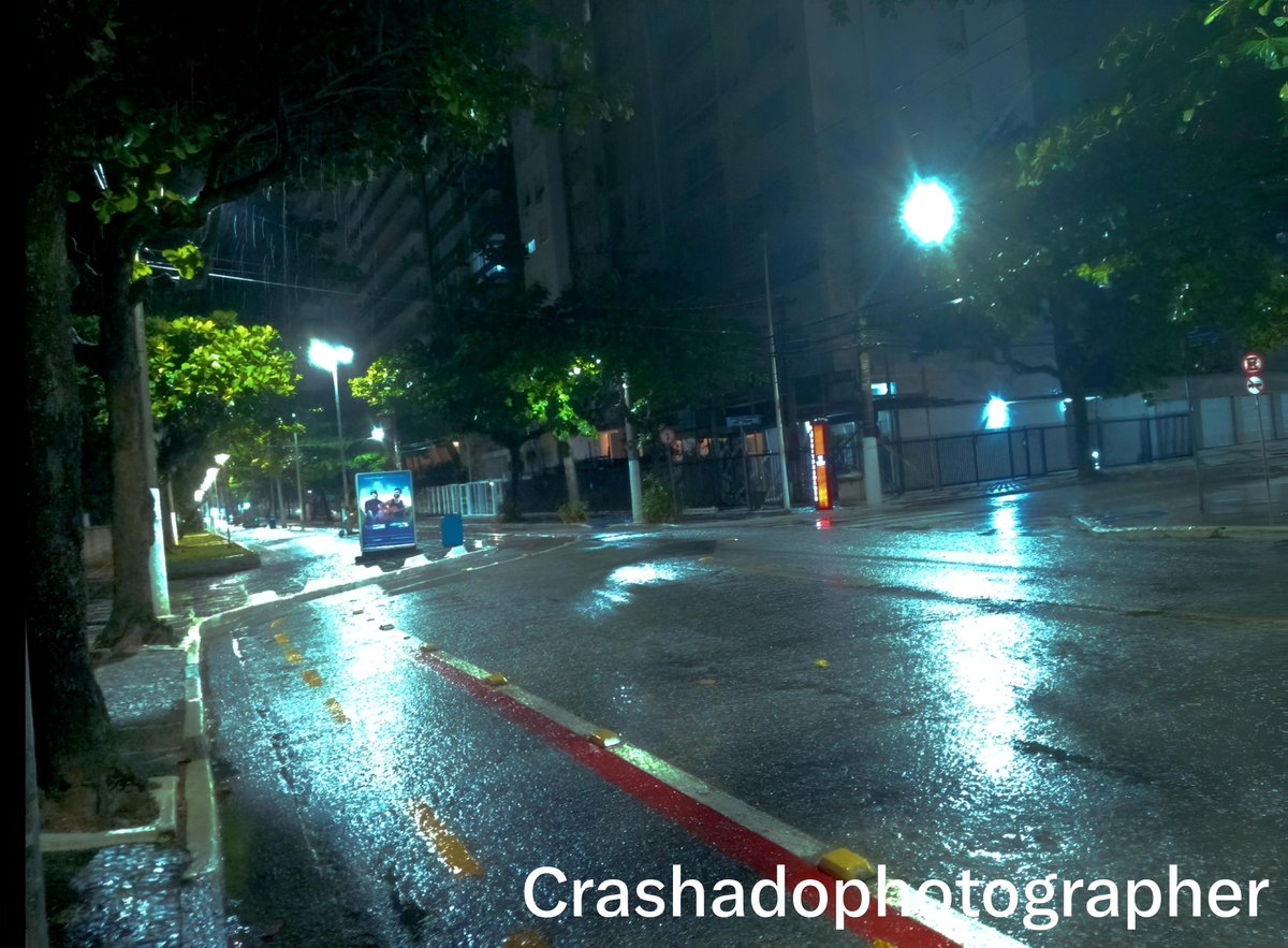 CCrashudo's tweet photo. i love rain 🌃💙 https://t.co/aEo36WSJX0