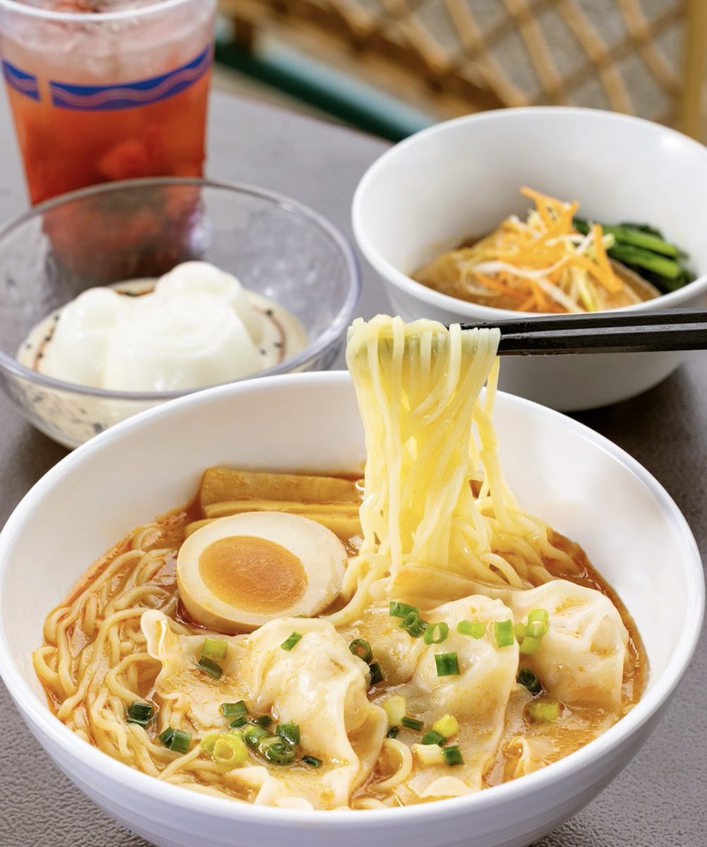tdr_doria's tweet photo. 明日10月1日販売開始！
ヴォルケイニア・レストランでは、オマール海老の白湯スープをベースにした秋冬限定｢海老ワンタン麺｣が復活するミッキーシェイプの杏仁豆腐とともに登場☆

https://t.co/kG6C3s37zb
#TDR_food https://t.co/Wt5g5ONlVO
