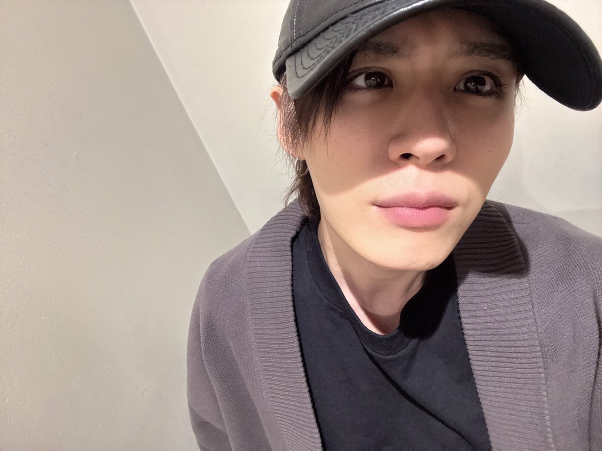 official_yuta14's tweet photo. そろそろ自撮りアプリ使いたいんですけど
おすすめください。

横で長江くんがいい声で歌ってます🍝 https://t.co/JjT23hX2HM