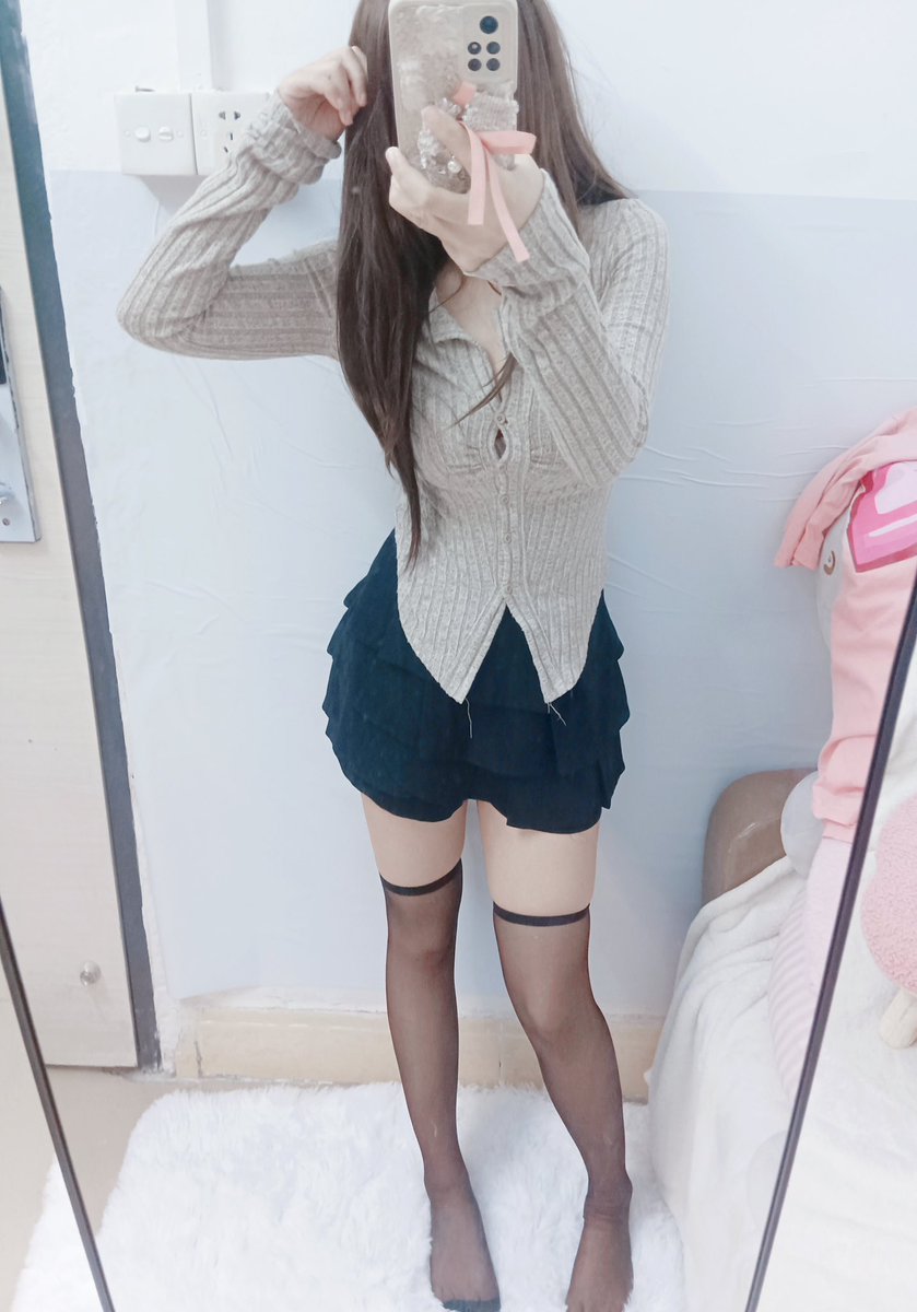 oioii833's tweet photo. 小短裙配小丝袜  今天有想我吗 宝  #萝莉 https://t.co/mO54MktnAZ