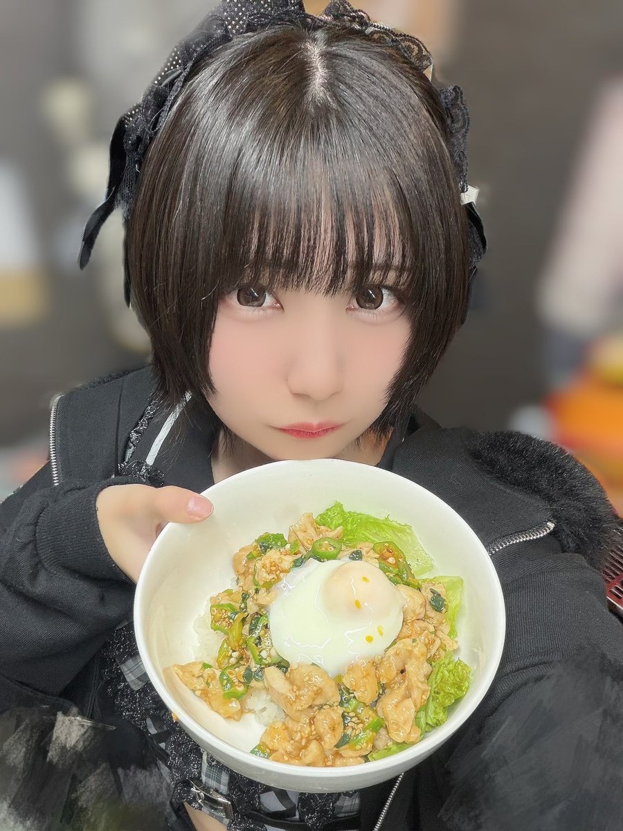 cafe_BAR_HADES's tweet photo. 2026/09/30

【日替わり】
ピリ辛ネバ鶏丼

【本日のケーキ】
ベビーカステラ＆フローズンヨーグルト

本日も冥界にてお待ちしております！

 #冥界 #冥界日替メニュー  #大須  #大須コンカフェ  #冥界フード #黄泉竈食 #よもつへぐい

@25_HADES https://t.co/AA3i5Jr0fe