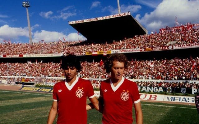 Noitedecopa's tweet photo. 🔎 VOCÊ SABIA? 🔴⚪

O Internacional é o clube GAÚCHO que mais venceu títulos brasileiros em uma única DÉCADA na história!

O Colorado da década de 1970 papou 3 títulos brasileiros (1975, 1976 e 1979) com Falcão e companhia, recorde de títulos no período de 10 anos no Rio Grande do Sul.

Com esses títulos, o Inter também se mantém como o maior campeão do Campeonato Brasileiro no estado até hoje! 🇦🇹

📸 @SCInternacional