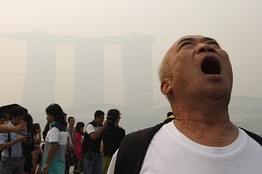 BonsaiPrism's tweet photo. ⚠️Longevity Warning ("Airpocalypse"):  Singapore air quality remains terrible at AQI of 167 and PM2.5 >65. ("Normal" is <50 AQI and PM2.5 of <9 respectively).  Fine particles deposit deep in respiratory alveoli and raise cancer risk 10X.  Wear a mask...YOLO 😷
#nagaiki #longevity https://t.co/TH61fBuSqn