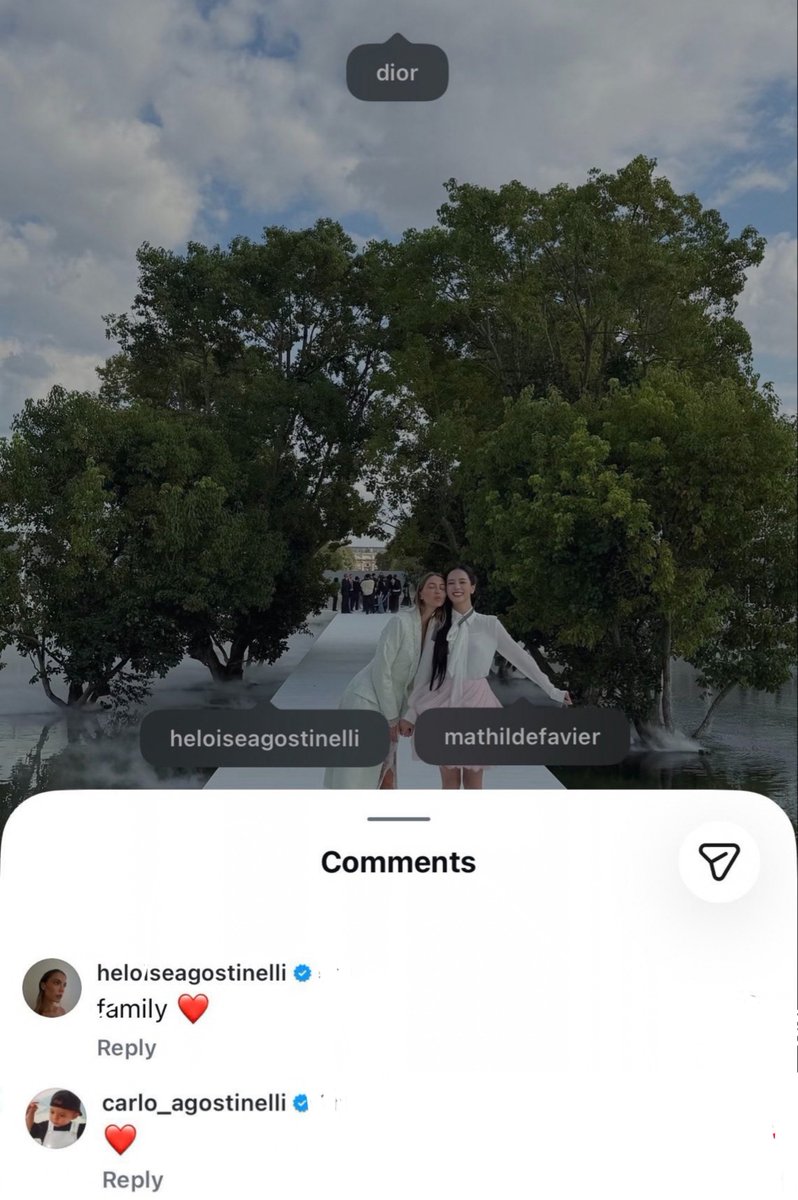 ForeverKimJisoo's tweet photo. JISOO tagging Mama Mathilde in her latest Instagram post, with Heloise and Carlo commenting, “FAMILY❤️.” 🥺

JISOO’s family in France. 🫂🇫🇷 https://t.co/VYvij6Raht