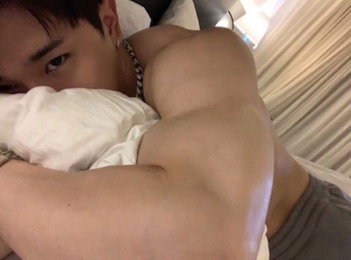 zomxcnozeen's tweet photo. Me and 🐶👅 https://t.co/4GR2W1pwm1