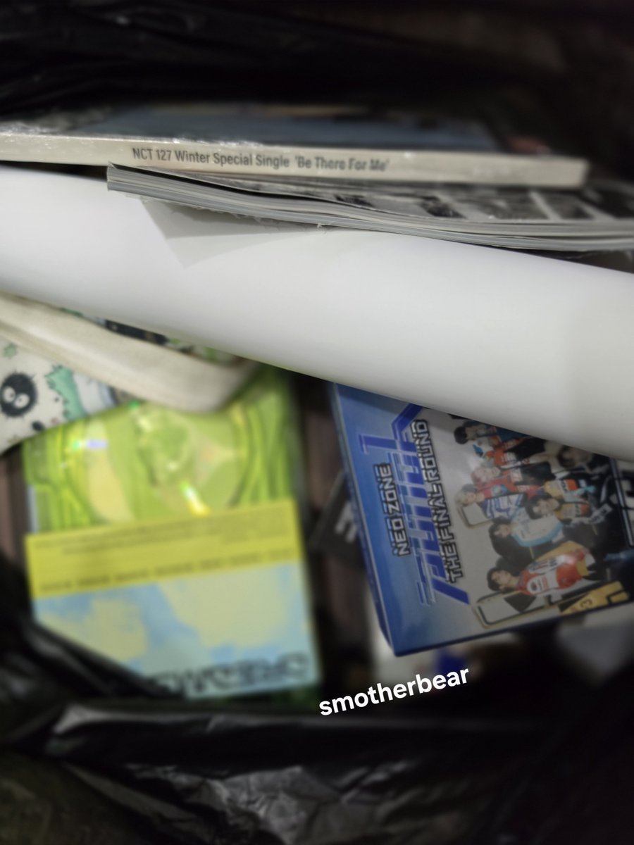smotherbear1's tweet photo. thank u @HaechanTeamPH for adopting my nct stuff and whatnot 😊 #decluttering https://t.co/FYzoDpu2a8