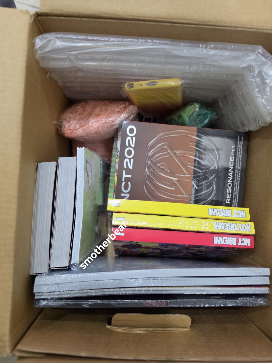smotherbear1's tweet photo. thank u @HaechanTeamPH for adopting my nct stuff and whatnot 😊 #decluttering https://t.co/FYzoDpu2a8