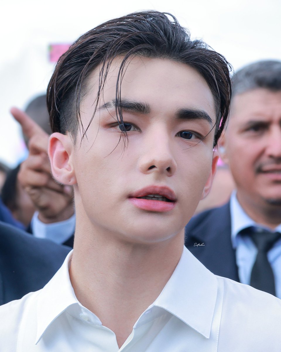 00203HHJ's tweet photo. I like these kind of things. I like it raw and unedited 

#diorsummer27_hyunjin https://t.co/kRL28tq49E