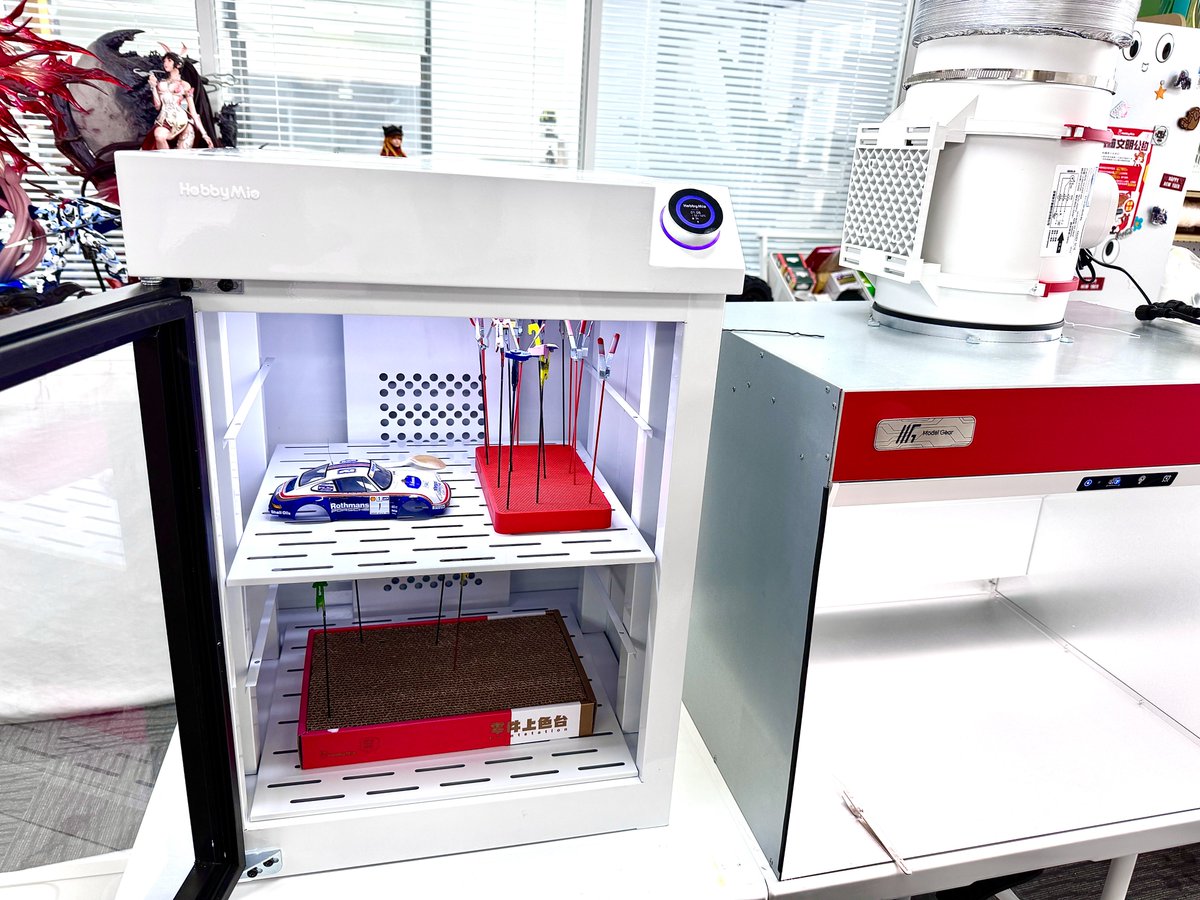 hzhobbymio's tweet photo. 本日、私たち開発部は新製品のサンプルを組み立て終えました。現在の製品形態が正式販売時の外観に近いため、公開が許可されました。製品名はHMB-02【メインクーン】、焼付塗装箱のみです。製品の詳細情報は近日中に公開します！
#ホビーミオ #hobbymio #エアブラシ #エアコンプレッサー #プラモデル #模型工具 #モデラー