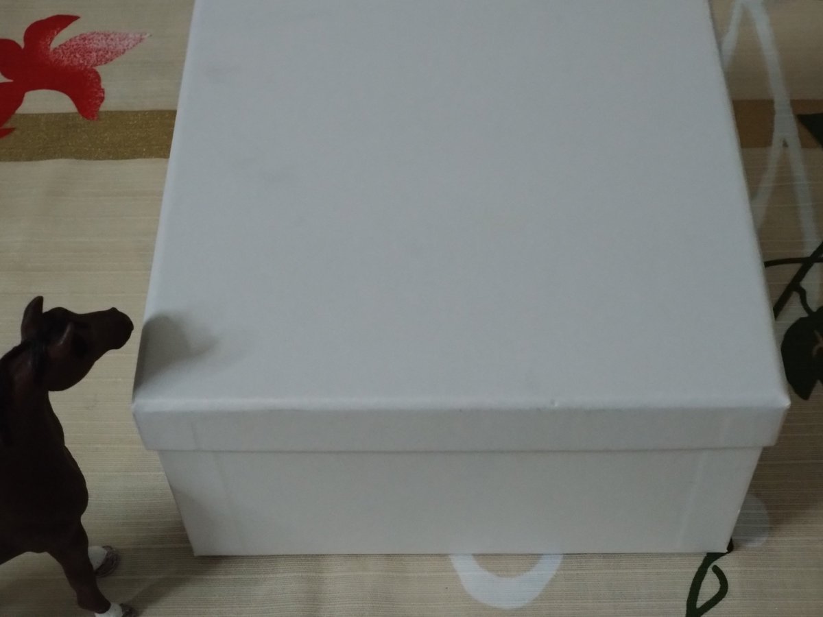 mahasumisei's tweet photo. ＼　 射覆 　／
　
射覆(せきふ)とは、布や箱などで隠した中身を占って当てるというものです
占いの訓練などにどうぞ

当てる方法はなんでも構いません
楽しんでもらえたら幸いです

👼＜今回は2択です
①栗ようかん🌰
②易経

正解発表は10/2(金)21:30(予約投稿済)
どなたでもお気軽にご参加くださいませ〜⭕️🐴