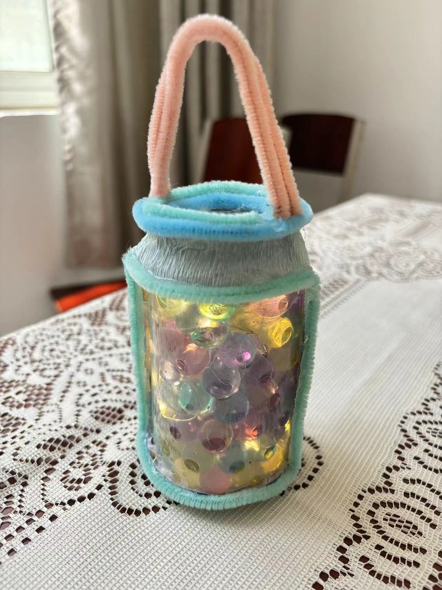 SabraHaleamau's tweet photo. Hoy hice un portavelas con una lata de refresco reciclada y rotuladores acrílicos: sencillo, económico y perfecto para decorar mi mesa!， https://t.co/YvQwOlGJfP