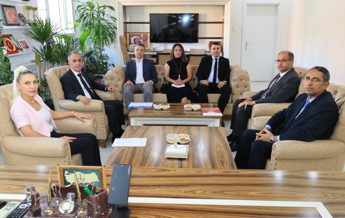 elazigmem's tweet photo. 30 Eylül Ulusal Psikolojik Danışmanlar Günü dolayısıyla İl Millî Eğitim Müdürümüz Aziz Gün; 

Özel Eğitim ve Rehberlik Hizmetleri Şube Müdürü Hatice Kurtoğlu, 
Rehberlik ve Araştırma Merkezi Müdürü Ali Ateş, 
Ali Kuşçu Bilim ve Sanat Merkezi Müdürü Cumaali Şimşek, 
Elazığ Bilim ve Sanat Merkezi Müdürü Zülfü Yapıcı, Rehberlik ve Araştırma Merkezi Özel Eğitim Bölümü Müdür Yardımcısı Mehmet Nazım Salman, 
Rehberlik ve Araştırma Merkezi Rehberlik Bölüm Başkanı Orhan Taş ve 
Ali Kuşçu Bilim ve Sanat Merkezi Psikolojik Danışmanı Dr. Meltem Türker’i makamında ağırladı.

Ziyarette ilimizde yürütülen özel eğitim ve rehberlik hizmetleri değerlendirilerek, hayata geçirilmesi planlanan projeler üzerine istişarelerde bulunuldu. @tcmeb @Yusuf__Tekin @numanhatipoglu @gun_aziz #Elazığ