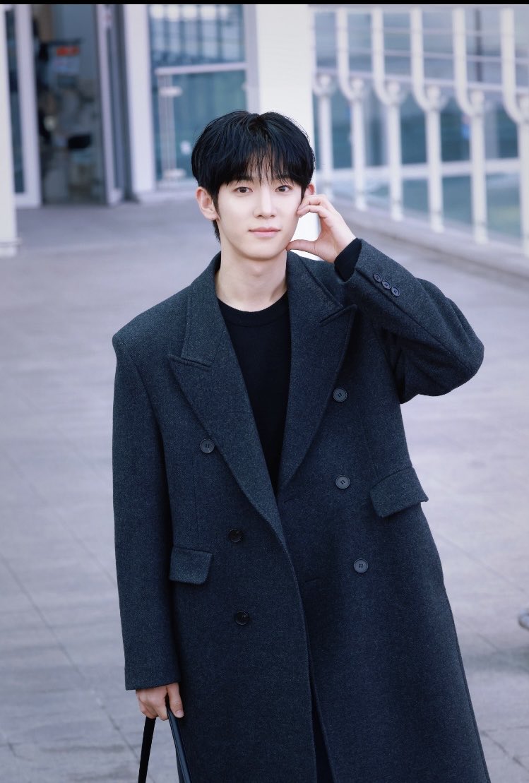 Koalapso5's tweet photo. Pretty Park Si Woo is coming to Paris Fashion Week. Let’s support him by all the love 💕 

PARK SIWOO IN PARIS
#PARKSIWOO 
#PARKSIWOOPFWSS27 https://t.co/gS2gJcC8I6