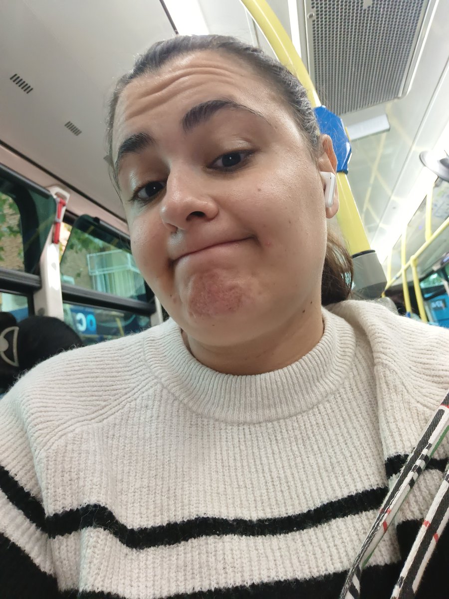 paulaestaca's tweet photo. Segundo día después de dormir en Sol. Camino de la oficina, como el resto de mis compañeros. Sí, duchadita chicos, como todos los días, no sufráis. Se HA dormido bien y seguiremos movilizados y organizados hasta que la vivienda deje de ser lo que nos quita la vida. https://t.co/323LKOKx8A
