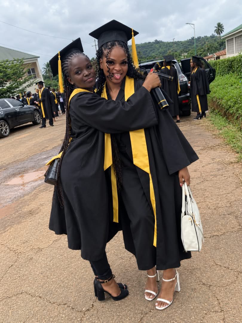 Brattyenori13's tweet photo. My friend and I took this picture on our matriculation day 🥹
Then we recreated it today on our sign out🤭 https://t.co/ZLYrmsZ36Z