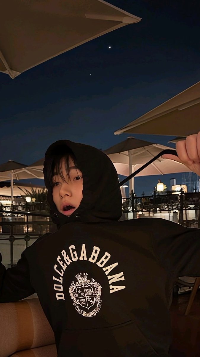 mars_tarock's tweet photo. 남친짤이 뭐냐고 물어보면 최산 사진 보여주쟈 https://t.co/rxIify3Bym