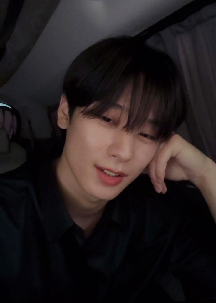 Chxiiao_'s tweet photo. ️️

 ️️
ᰔᩚ𖹭 ֶָ֢  saat hari terasa melelahkan dan tidak adil,  tapi dunia mengirimnya datang untukku, untuk jadi penyemangat dan penenang ❤️
I love you hubby ❤️
 ️️

 ️️ https://t.co/9h0GsaPJxM