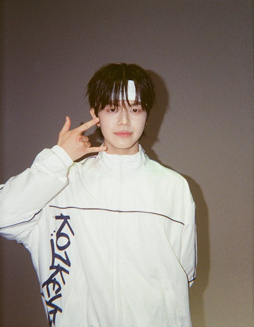 M2MPD's tweet photo. 필름카메라로 기록한 9월의 추억📸 10월에도 쭈욱 엠투와 함께해요❣ #9월의엠투 #M2film #SC_ORIGINAL #KO1KEYZ #コイキーズ #코이키즈 @KO1KEYZofficial https://t.co/FgrdOvF16A