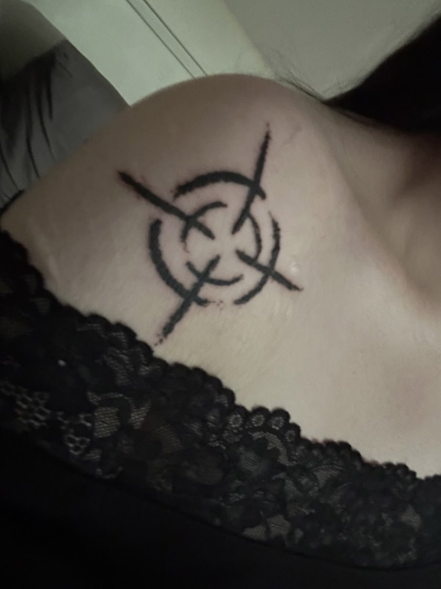 Ivan_Jpeg's tweet photo. how pinterest sees me

☆idol
☆tattoo
☆aesthetic vibes
☆outfit https://t.co/mFg24BsbFP