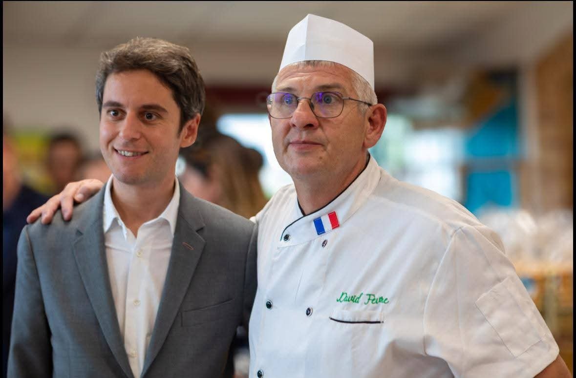 FVREDavid1's tweet photo. @GabrielAttal à l'écoute des artisans et commerçants de France pour l'ouverture du 1 mai et les problématiques du quotidien. https://t.co/xb4HjUakV1