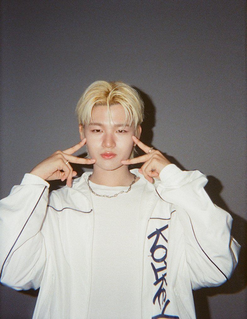 M2MPD's tweet photo. 필름카메라로 기록한 9월의 추억📸 10월에도 쭈욱 엠투와 함께해요❣ #9월의엠투 #M2film #SC_ORIGINAL #KO1KEYZ #コイキーズ #코이키즈 @KO1KEYZofficial https://t.co/4xqJF8g7db