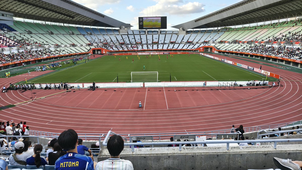 GAKUEL_RQBN's tweet photo. アジア大会
男子サッカー準決勝

応援の中心は
南側ゴール裏
マラソンゲート上
E1ゲート付近とのこと。 https://t.co/WZuTtTbP3M