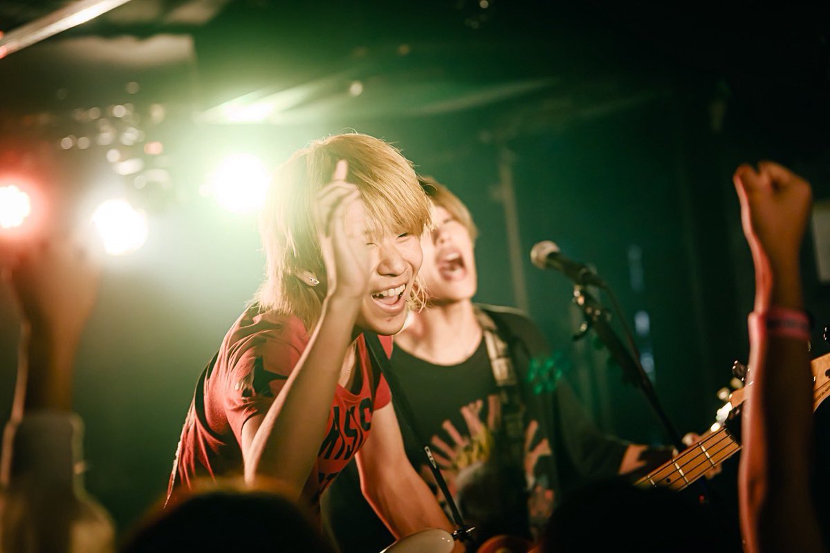 zoku_band's tweet photo. 本日、2026年9月30日
ZokuのBassist 飯塚琉聖（@iizk_0930 ）
19歳の誕生日です🎊🎊🎊
お誕生日おめでとう！🎂 https://t.co/4goCKJPU31