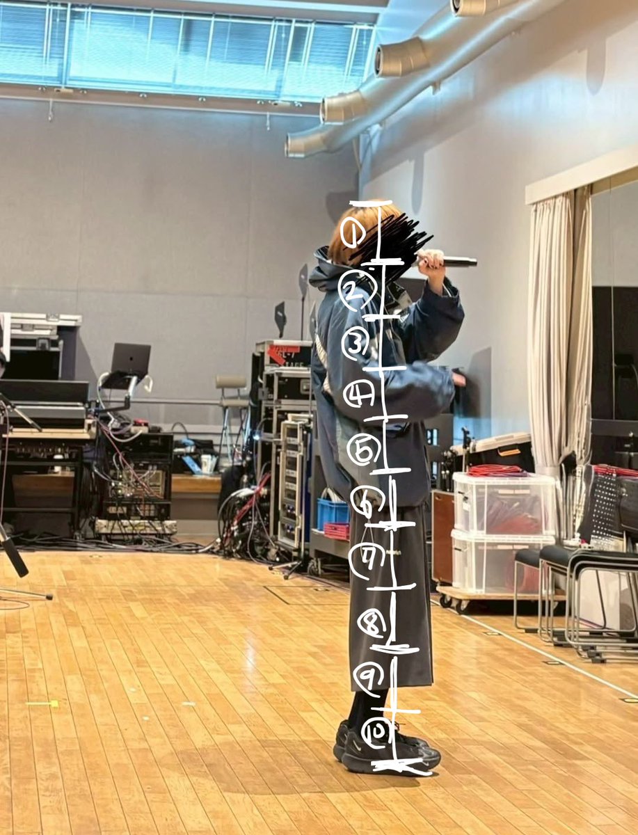 ch_1740's tweet photo. 네? 10등신..? https://t.co/hXpICPtlHS