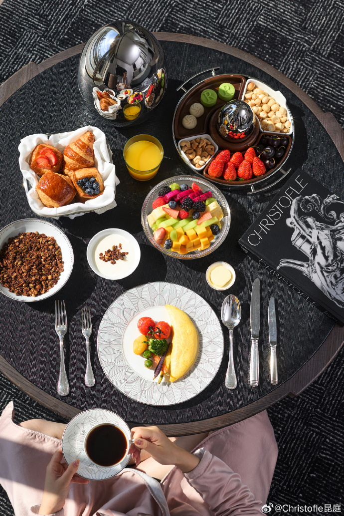 6211uxe833's tweet photo. [Start my day with morning meals paired with premium northern satin—soft, luxe, and so chic!]， https://t.co/7UmNDVzyHB