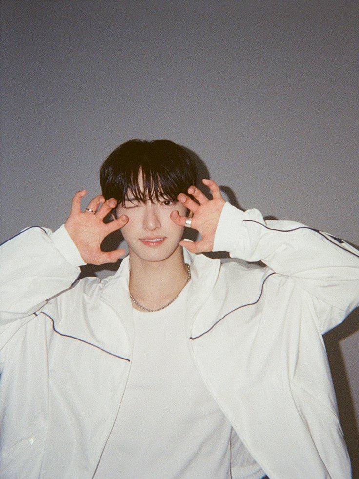 M2MPD's tweet photo. 필름카메라로 기록한 9월의 추억📸 10월에도 쭈욱 엠투와 함께해요❣ #9월의엠투 #M2film #SC_ORIGINAL #KO1KEYZ #コイキーズ #코이키즈 @KO1KEYZofficial https://t.co/4xqJF8g7db