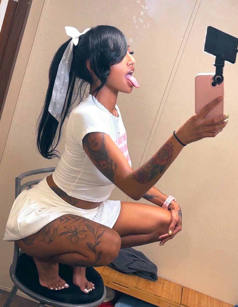 Lashaelynnn's tweet photo. Yours Truly 🤍🎀  #fyp https://t.co/8BxgMCxCXP