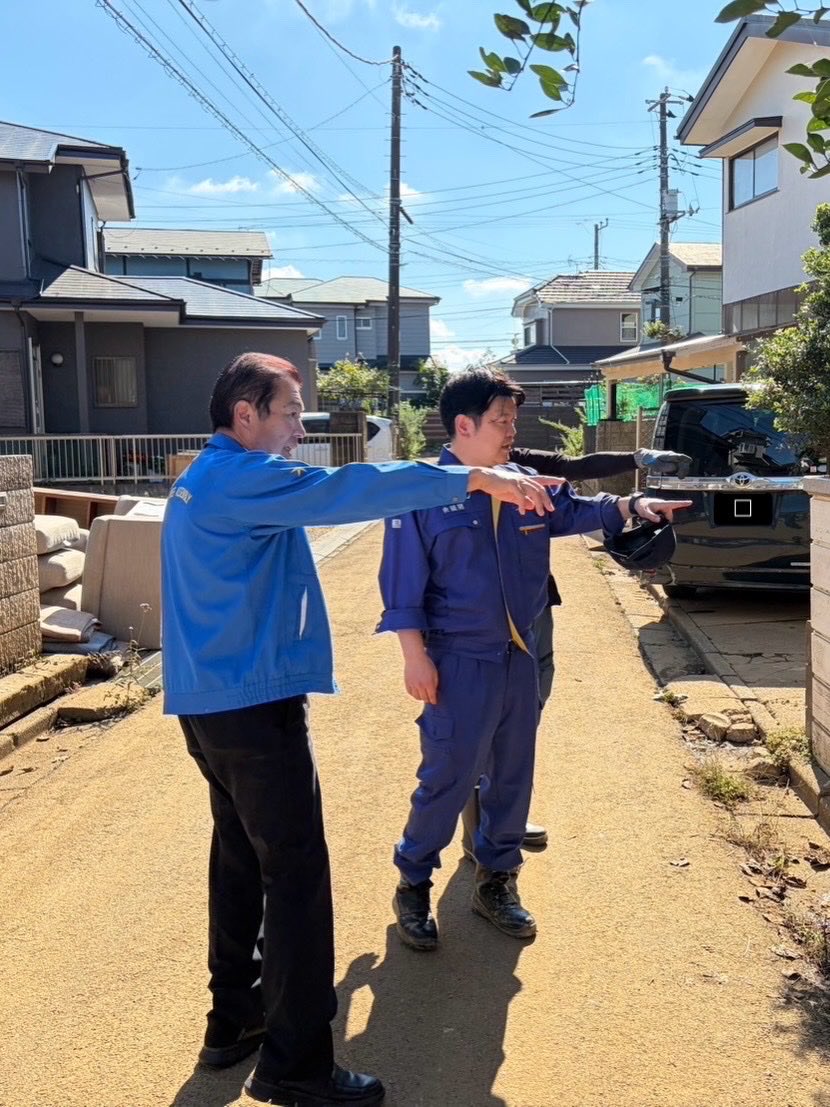 hisato_tamiya's tweet photo. 八街市でも、床上・床下浸水した住宅を乾燥させるための乾燥用ダクトファンの無料貸出が始まりました。

前回の千葉豪雨で佐倉市が被災した際、Vネットの川上さん、北村さんから、浸水後は消毒の前にしっかり乾燥させることが重要だと教えていただき、乾燥用ダクトファンをご支援いただきました。

その時のご縁が今回にもつながり、Vネット・JAPAN PLATFORMから八街市にもご支援いただくことになりました。

ご尽力いただいたVネットの皆さん、八街市役所、八街市議会、県議の皆さん、すべての皆さんに感謝申し上げます。

被災された皆様の一日も早い復旧につながることを願っています。

#八街市 #千葉豪雨 #災害復旧
