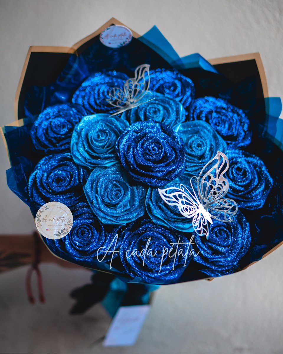 VeldaRayo's tweet photo. Photo by A Cada Pétala | Handmade Bouquets | Presidente Epitácio on August 14, 2026. May be an image of a bouquet, flower arrangement, roses, carnations, and text. https://t.co/83fU3GbFDn