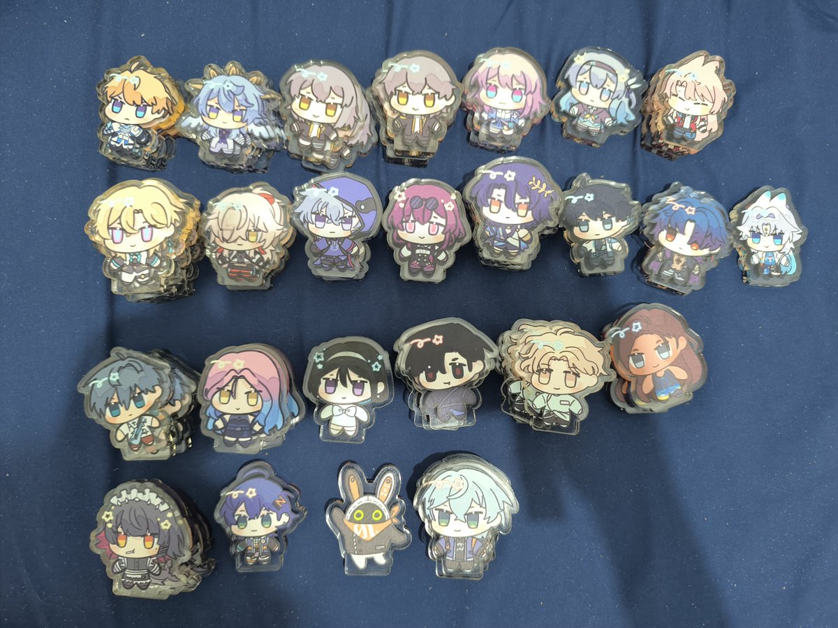 stelleturu's tweet photo. Kalau aku bagi2 merch gratis (kalian yg bayar ongkirny/drop di booth cf kalian), mau ngga? Itemnya ada phonestrap, lanyard keychain, dan acrylic block, fandom zzz, hsr, sama alnst. Soalnya tiga jenis item ini bakal discontinued :'D

Kalo minat rep aja... plis ambil wkwk https://t.co/HRL4CjHWrK