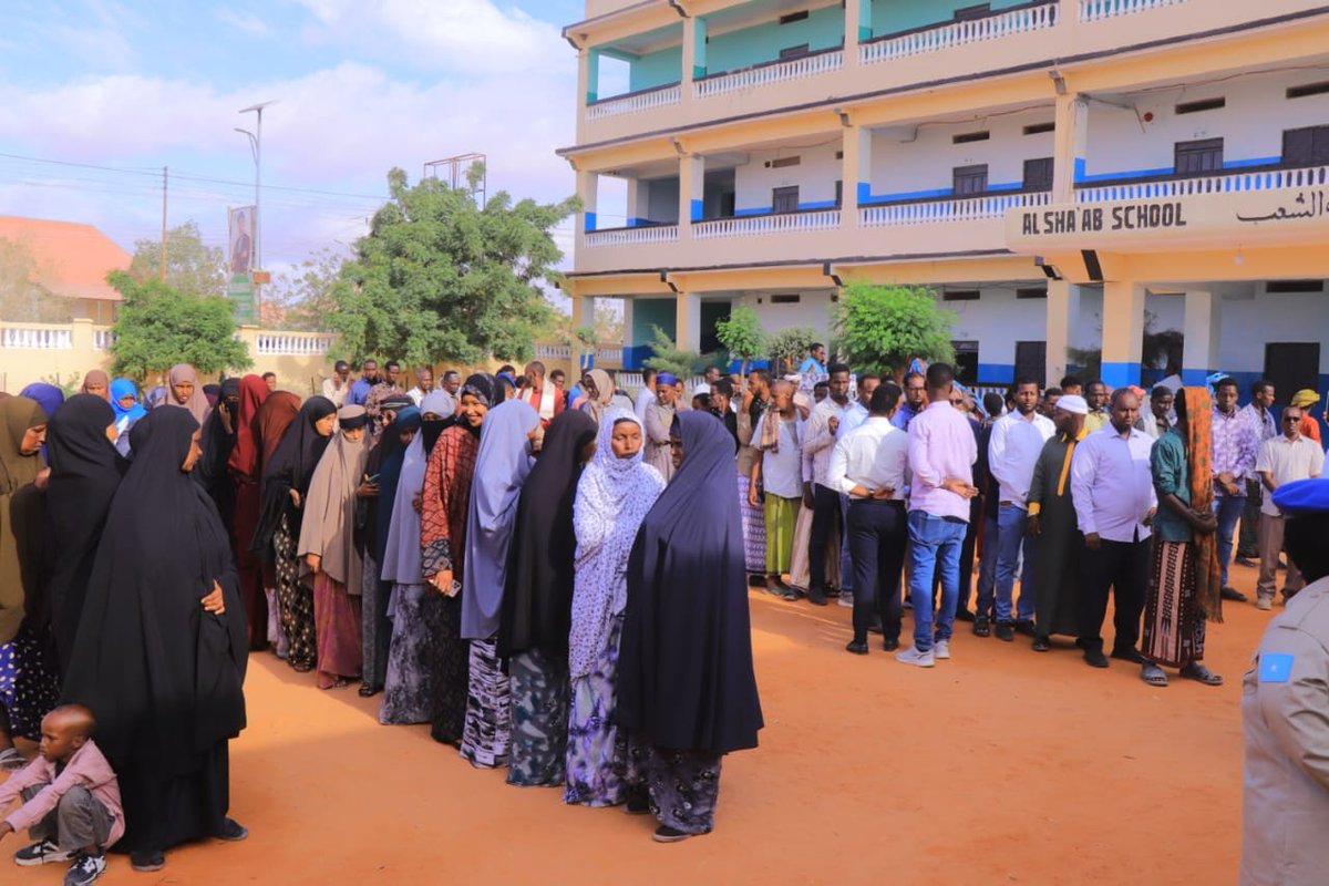 SONNALIVE's tweet photo. Officials from the Federal Government and Galmudug State joined residents in Galkayo turning out in large numbers to cast ballots for the Galmudug House of Representatives and local councils. #Somalia #Galmudug #Galkayo #Elections #Democracy #SONNA https://t.co/SIoz4AvfcN