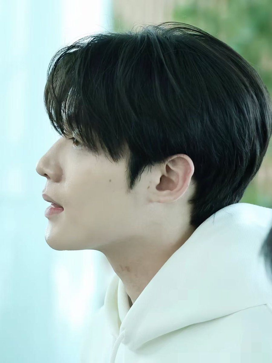 Grace2026forme's tweet photo. My daddyboy🫰，he’s sexy and boyish, with pure daddy vibe.Oh ！My！God！😽 #KIMYOONSIKPFWSS27
#YOONSIKINPARIS https://t.co/XHt4AMhYmy