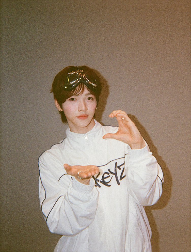 M2MPD's tweet photo. 필름카메라로 기록한 9월의 추억📸 10월에도 쭈욱 엠투와 함께해요❣ #9월의엠투 #M2film #SC_ORIGINAL #KO1KEYZ #コイキーズ #코이키즈 @KO1KEYZofficial https://t.co/FgrdOvF16A