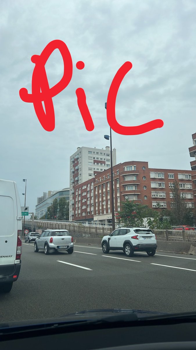 ChienSurpris's tweet photo. Et alors ?

L’affaire Jordan Bardella me rappelle surtout à quel point je n’en ai rien à foutre — mais littéralement rien à foutre — du degré de « pureté » supposé des responsables politiques pour orienter mon vote.

Je fixe moi-même ma ligne. Je définis moi-même mes priorités, mes choix, mes opinions et la trajectoire politique que je souhaite pour mon pays. Je n’ai besoin de personne, et certainement pas d’un média, pour décider à ma place de ce qui doit déterminer mon vote.

Et ce que vient de faire Mediapart m’insupporte pour deux raisons.

La première, c’est la diversion.

Pendant qu’on exhume des propos, des fréquentations ou des opinions supposées datant de l’adolescence d’un responsable politique, on détourne l’attention des probl��mes réels qui devraient être au centre du débat : le budget de l’État, le niveau des prélèvements, le pouvoir d’achat et, surtout, ce qu’il reste réellement à celui qui travaille une fois que l’État s’est copieusement servi sur sa production de richesse.

Parce que pour le Fran��ais moyen qui travaille, qui entreprend, qui cherche à progresser, à devenir propriétaire, à faire vivre sa famille ou simplement à grimper dans l’ascenseur social, le sujet est extrêmement concret : combien je gagne, combien l’État me prend et combien il me reste pour vivre.

C’est ça, le sujet.

Deuxièmement, je ne supporte plus cette logique d’assassinat politique permanent.

On passe notre temps à chercher la phrase, la faute, le propos ancien, la fréquentation ou l’élément biographique qui permettra de décréter qu’un responsable politique est définitivement infréquentable.

On en a soupé.

Et pendant ce temps-là, on se retrouve avec des centristes mous qui pratiquent en permanence l’ingénierie sociale, empilent les normes, les dispositifs et les prélèvements, pendant que la population s’appauvrit.

Alors vous savez quoi ?

J’en ai rien à péter de ce que Jordan Bardella aurait pu dire ou penser lorsqu’il était adolescent.

J’en ai rien à foutre.

Cela ne déterminera pas mon vote.

Vous ne me manipulerez pas et vous ne déciderez pas à ma place de la trajectoire politique que je souhaite pour mon pays.

Et je refuse aussi ce petit jeu qui consiste immédiatement à enfermer quelqu’un dans une case : « pro ceci », « pro cela », simplement parce qu’il décide de voter pour un candidat ou pour un parti à un moment donné.

Je suis parfaitement capable de hiérarchiser mes priorités politiques moi-même.

D’autant plus que ma perspective de fond dépasse largement le destin d’un homme ou d’un parti : je fais partie de ceux qui veulent instaurer davantage de démocratie directe en France, avec des citoyens capables de légiférer, de décider et de reprendre une partie du pouvoir aujourd’hui concentré entre les mains des appareils politiques.

C’est pour cela que le modèle institutionnel suisse m’intéresse : parce qu’il donne une place beaucoup plus importante à l’intervention directe des citoyens dans la décision publique.

Mais pour passer de l’ancien système au nouveau, il faut nécessairement organiser une transition.

C’est dans cette logique que je fais partie de ceux qui pensent que le Pari de l’intelligence collective doit précisément jouer ce rôle : celui d’un parti politique de transition, capable d’accompagner le passage de notre système institutionnel actuel vers une démocratie beaucoup plus directe, dans laquelle les citoyens reprennent véritablement une part du pouvoir de décision.