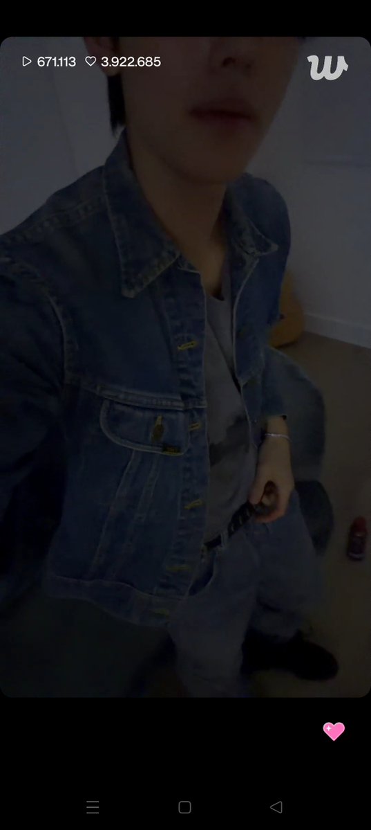 direct3dbyidiot's tweet photo. he's showing off his outfit😭😭😭 https://t.co/iDHg8iQKD4