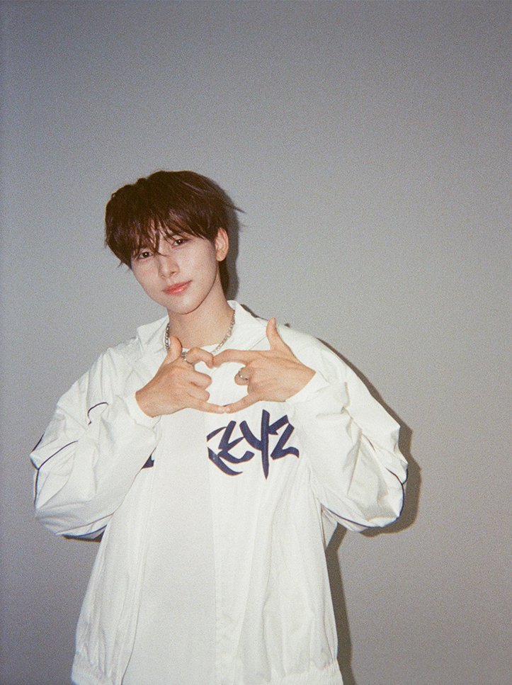 M2MPD's tweet photo. 필름카메라로 기록한 9월의 추억📸 10월에도 쭈욱 엠투와 함께해요❣ #9월의엠투 #M2film #SC_ORIGINAL #KO1KEYZ #コイキーズ #코이키즈 @KO1KEYZofficial https://t.co/t9cxZbNAh5