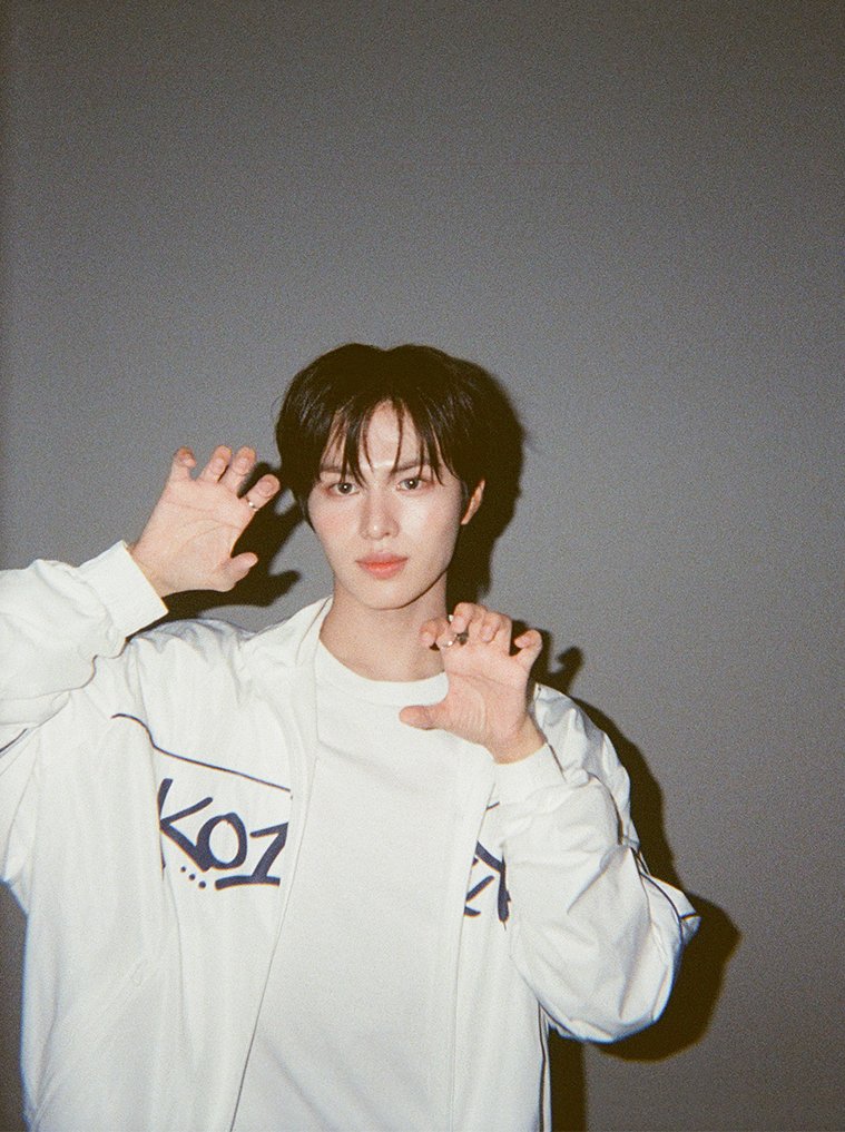 M2MPD's tweet photo. 필름카메라로 기록한 9월의 추억📸 10월에도 쭈욱 엠투와 함께해요❣ #9월의엠투 #M2film #SC_ORIGINAL #KO1KEYZ #コイキーズ #코이키즈 @KO1KEYZofficial https://t.co/t9cxZbNAh5