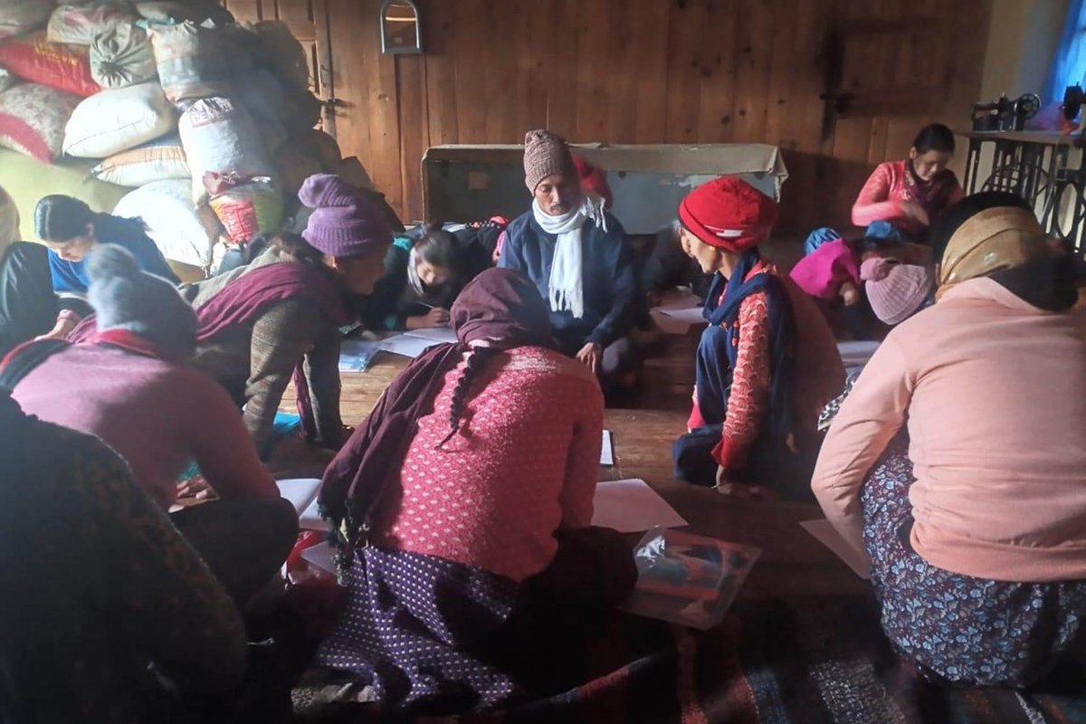 TexFash's tweet photo. Guest column by Tapan Sharma
A HIMALAYAN WINTER GARMENT SHEDS ITS WOOL AND FINDS A NEW LIFE
LINK: https://t.co/iOXRFZMggR
Weavers Service Centre
#handloom #indianhandloom #uttarakhand #handwoven #indiantextiles #weavers #craftrevival #ethnicwear #sustainablefashion https://t.co/UMxs3rgEPP