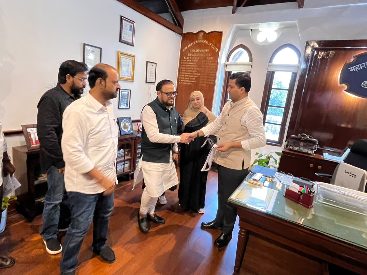 SamajwadiMah's tweet photo. सपा प्रदेशाध्यक्ष मा. श्री अबू आसिम आज़मी जी ने आज लॉ एंड ऑर्डर के अतिरिक्त पुलिस महानिदेशक (ADGP) IPS श्री निखिल गुप्ता जी से मुलाकात की।

मालेगांव की मेयर श्रीमती नसरीन शेख एवं डिप्टी मेयर शाहे हिंद निहाल अहमद की तस्वीरों को विरोधी पक्ष AIMIM पार्टी के सदस्यों द्वारा AI के माध्यम से आपत्तिजनक तरीके से एडिट कर सोशल मीडिया पर फैलाया जा रहा है।

इस मामले में साइबर क्राइम के जरिए तत्��ाल कार्रवाई कर ऐसी पोस्ट पर रोक लगाने और महिलाओं की निजता एवं सुरक्षा के खिलाफ सोशल मीडिया पर चलाए जा रहे नफरती अभियान पर सख्त कार्रवाई की मांग की गई।

सपा प्रदेशाध्यक्ष मा. श्री अबू आसिम आज़मी जी ने मालेगांव से आए प्रतिनिधिमंडल के साथ श्री निखिल गुप्ता जी को ज्ञापन सौंपकर दोषियों के खिलाफ कड़ी कार्रवाई की मांग की।

इस प्रतिनिधिमंडल में मालेगांव महानगरपालिका की मेयर नसरीन शेख, डिप्टी मे��र शाहे हिंद, पूर्व विधायक एवं ISLAM पार्टी के अध्यक्ष श्री आसिफ शेख, श्री खालिद हाजी, श्री मुस्तकीम डिग्निटी सहित अन्य सदस्य उपस्थित रहे।

#Malegaon #CyberCrime #WomenSafety #SamajwadiParty #AbuAsimAzmi