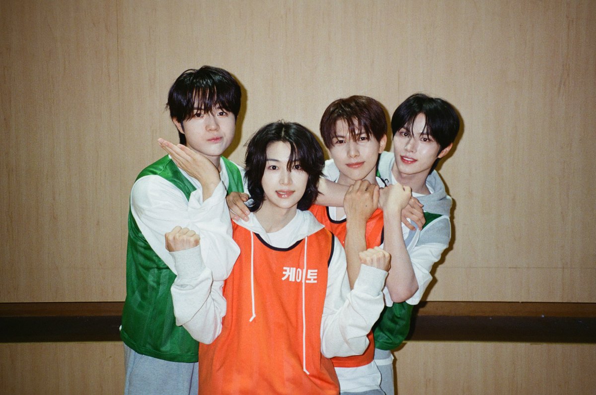 M2MPD's tweet photo. 필름카메라로 기록한 9월의 추억📸 10월에도 쭈욱 엠투와 함께해요❣ #9월의엠투 #M2film #최씨크루 #최강창민 #찬열 #코이키즈 #MAXCHANGMIN #CHANYEOL #KO1KEYZ #コイキーズ @TVXQ @weareoneEXO @KO1KEYZofficial https://t.co/VUeoIxsOWO