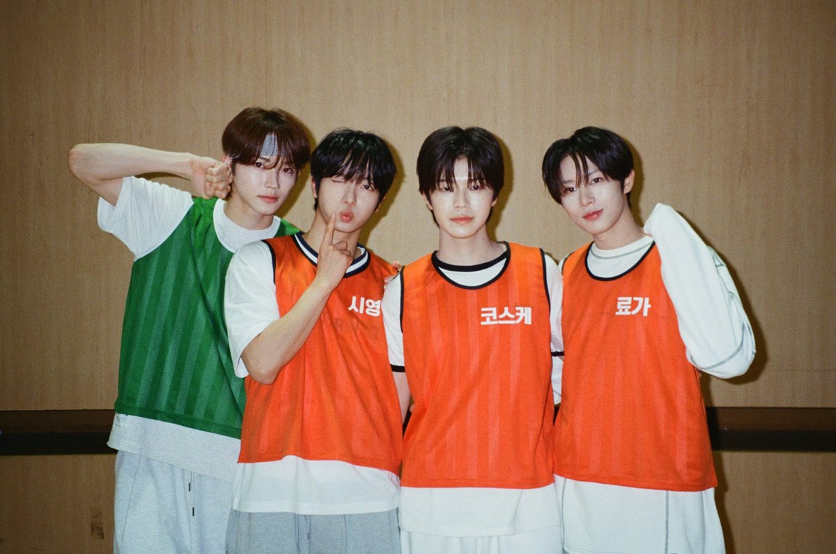 M2MPD's tweet photo. 필름카메라로 기록한 9월의 추억📸 10월에도 쭈욱 엠투와 함께해요❣ #9월의엠투 #M2film #최씨크루 #최강창민 #찬열 #코이키즈 #MAXCHANGMIN #CHANYEOL #KO1KEYZ #コイキーズ @TVXQ @weareoneEXO @KO1KEYZofficial https://t.co/VUeoIxsOWO