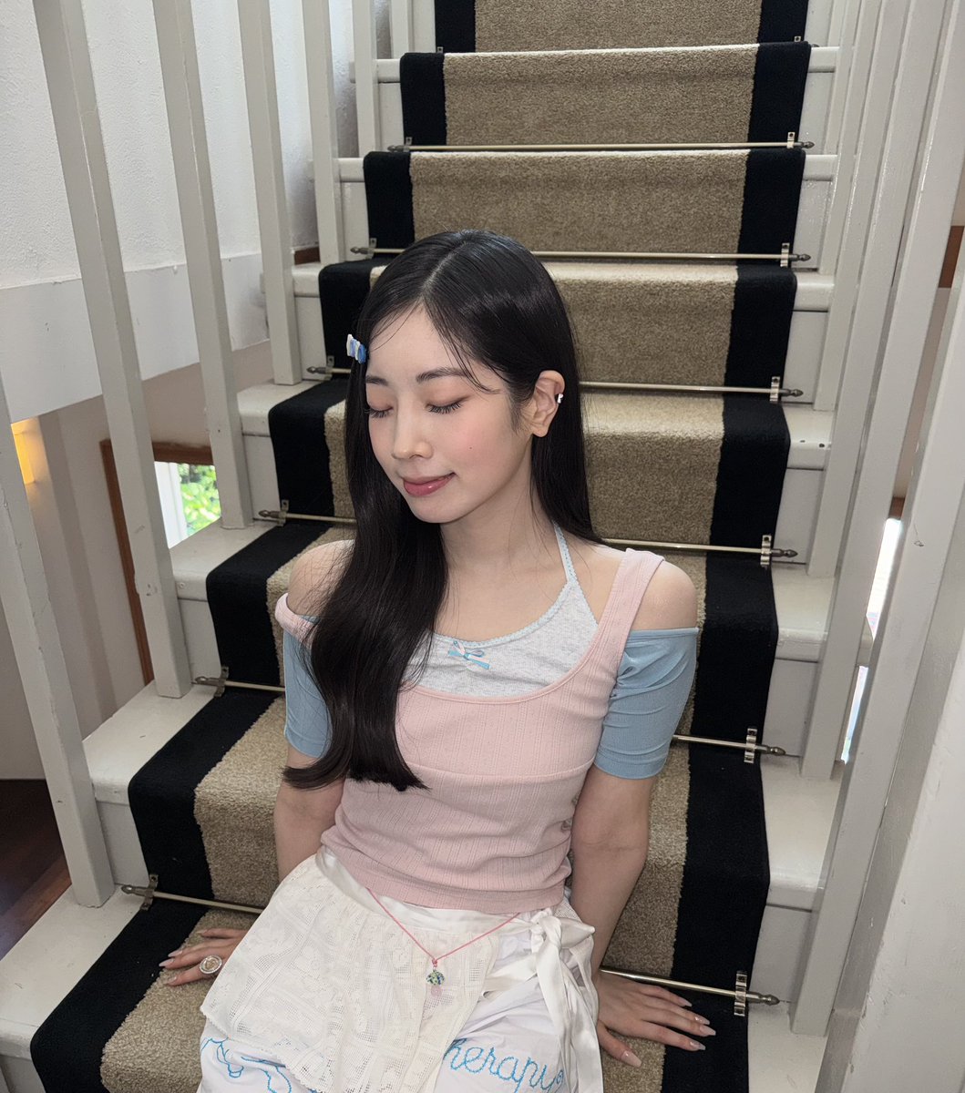 9wiceupdates's tweet photo. [DH🤍] 260930 4:19pm KST

“😘” https://t.co/9y2skEupuo