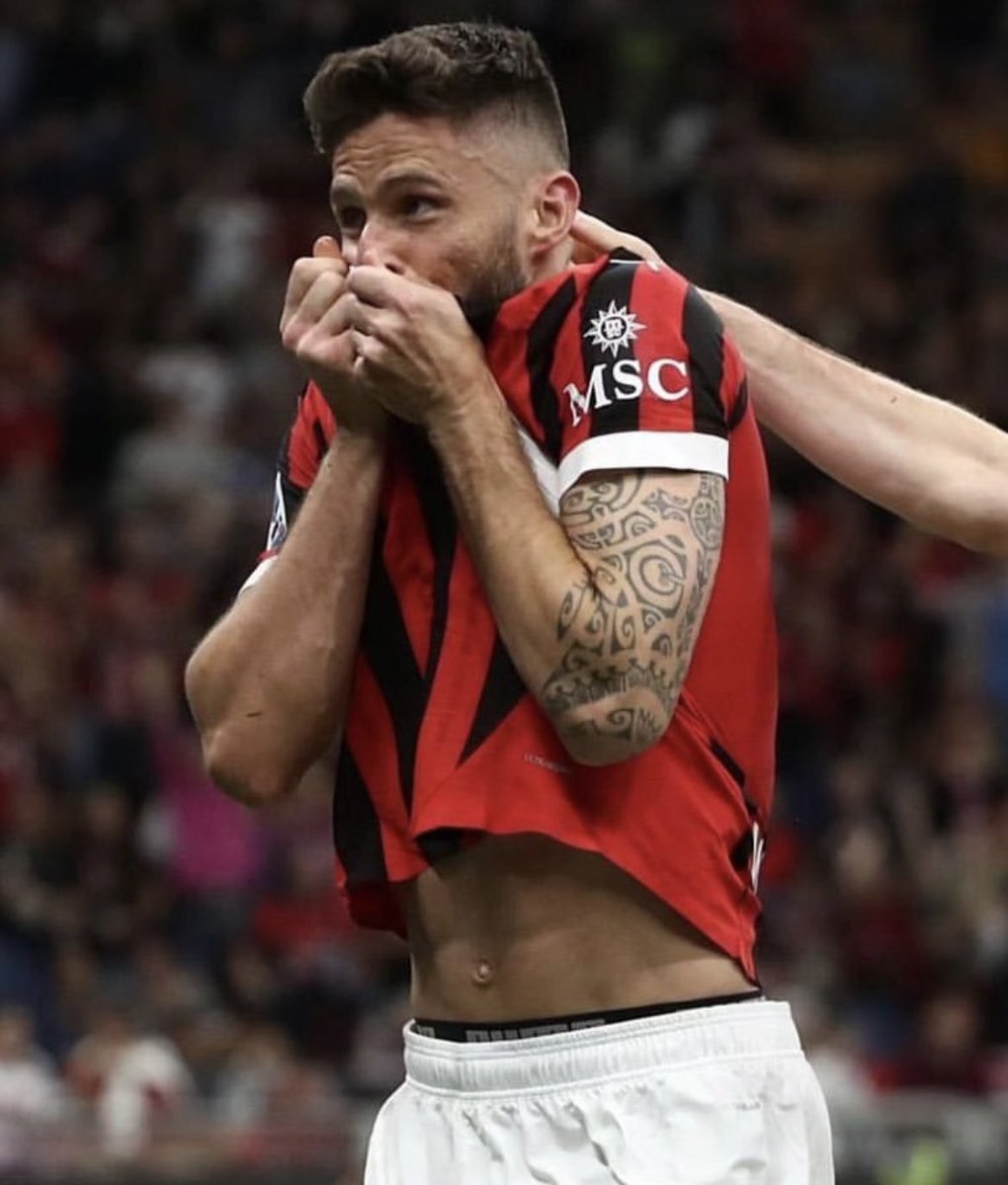 Angela_Agad85's tweet photo. @acmilan Oli numero 1 ❤️🖤 https://t.co/1z6S607IKQ