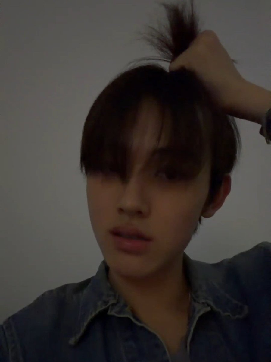 w00zulike's tweet photo. 누나가 지금 급히 회사에 와서
너의 라방을 못 보는게 한이다 https://t.co/Vgn8pRosMx