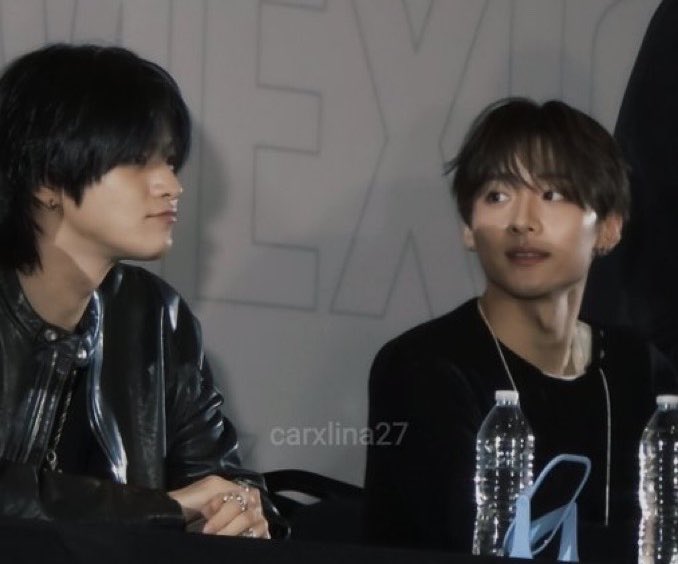 arilovesleowon's tweet photo. even in the crowd i’ll look at you~ pt. 21 https://t.co/MLGyWekYug