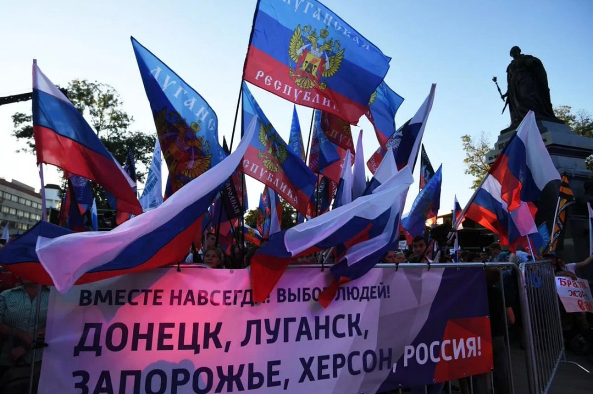 mfa_russia's tweet photo. 🇷🇺 #OTD in 2022, the Donetsk &amp; Lugansk People’s Republics, Zaporozhye &amp; Kherson regions joined Russia following referendums.

The people chose freedom to speak their native language, honour #WWII veterans who fought Hitler, preserve their faith &amp; culture.

https://t.co/ZoyVOnHzSW https://t.co/D9uKty67LJ
